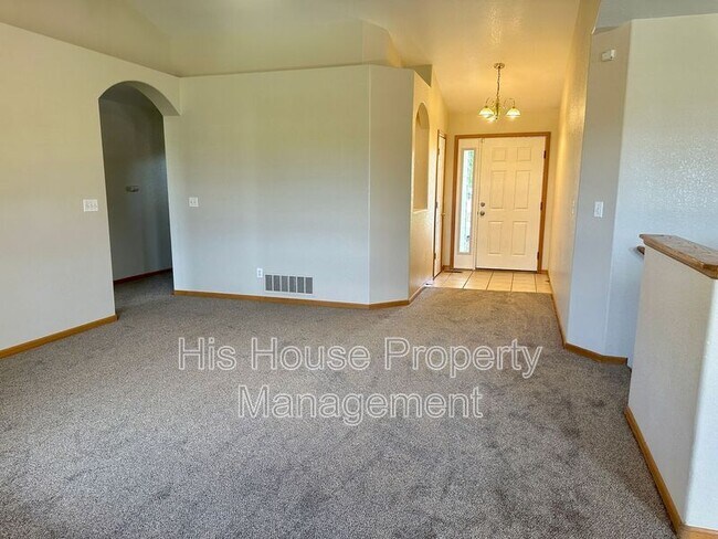 Building Photo - 208 Whitney Bay