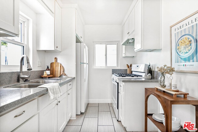 Building Photo - 441 N Ditman Ave