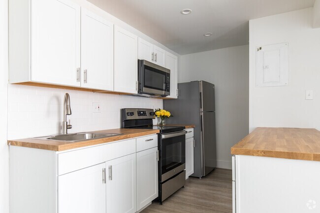 3BD 1BA - 748sq ft - One Loop Apartments