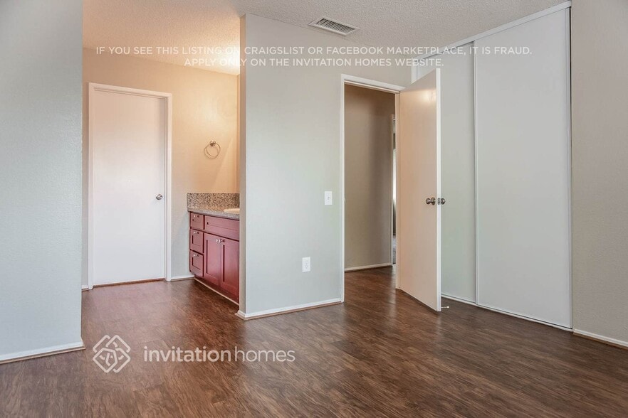 Building Photo - 7101 Koropp Ct