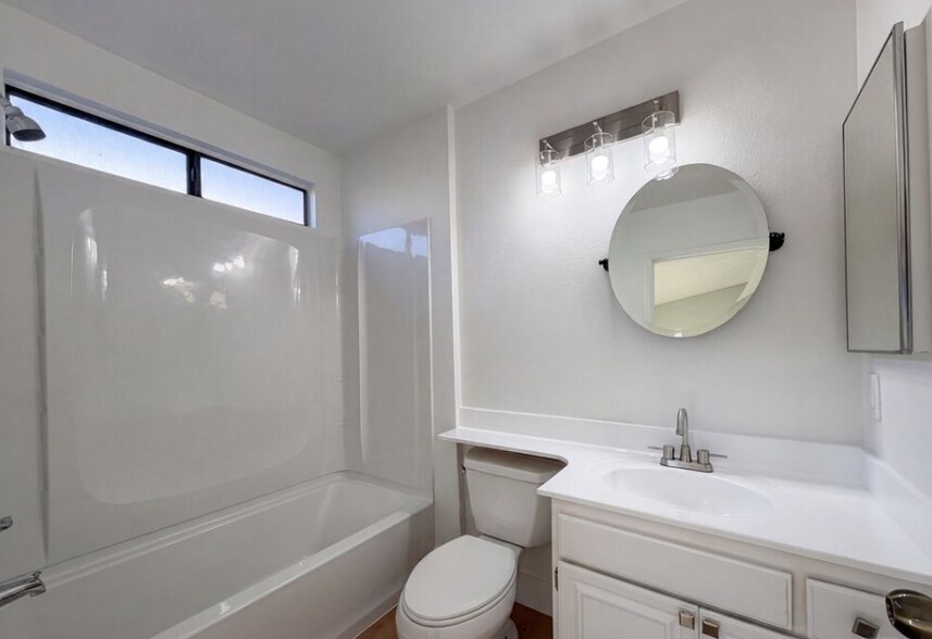 Building Photo - 2553 E Ave J 4