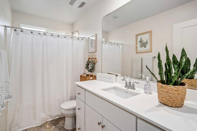 Building Photo - 44112 Sierra Vista Dr