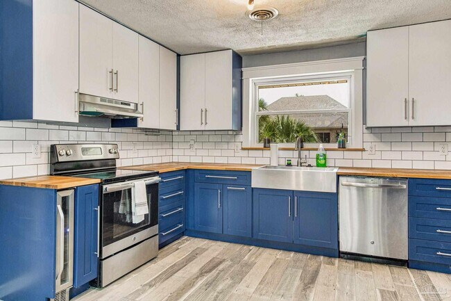 Building Photo - 2033 E Bobe St