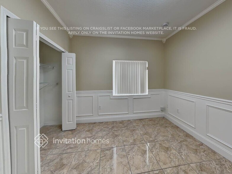 Building Photo - 5851 SW 163rd Pl