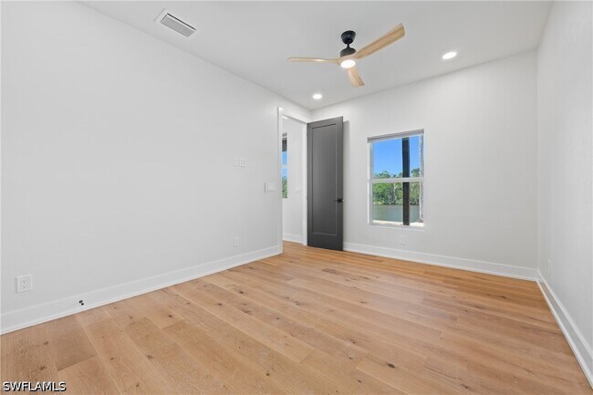 Building Photo - 1836 Harbor Ln