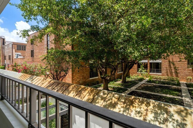 Building Photo - 10659 NE Quay Bridge Ct