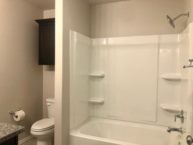 Building Photo - Spacious House