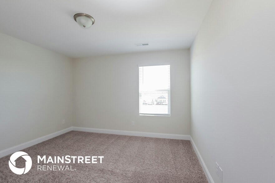 Building Photo - 2126 Vecchio Dr