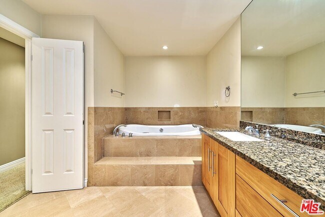 Building Photo - 13078 Mindanao Wy
