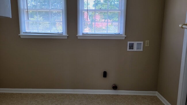 Building Photo - 6408 Robinhood Ln NW