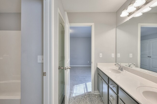 Building Photo - 212 Eusa Cantrell Ln