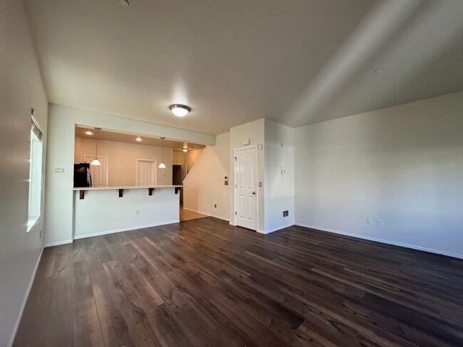 Building Photo - 2 Bed, 3 Bath in Cordata Neighborhood
