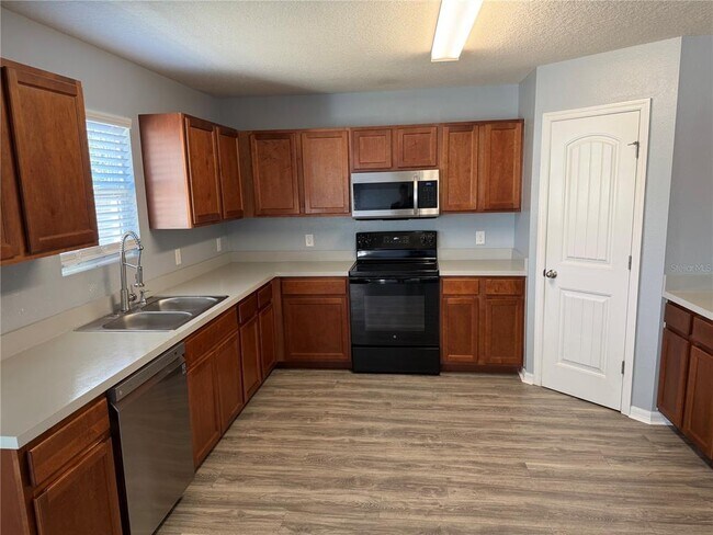 Building Photo - 7 Russkin Ln