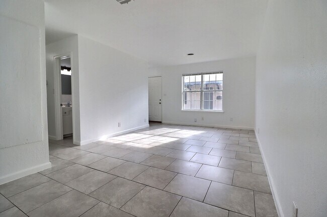 Building Photo - 6120 S Madison Pl