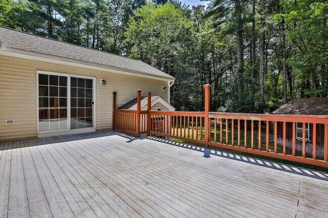 Building Photo - 76 Groton Rd