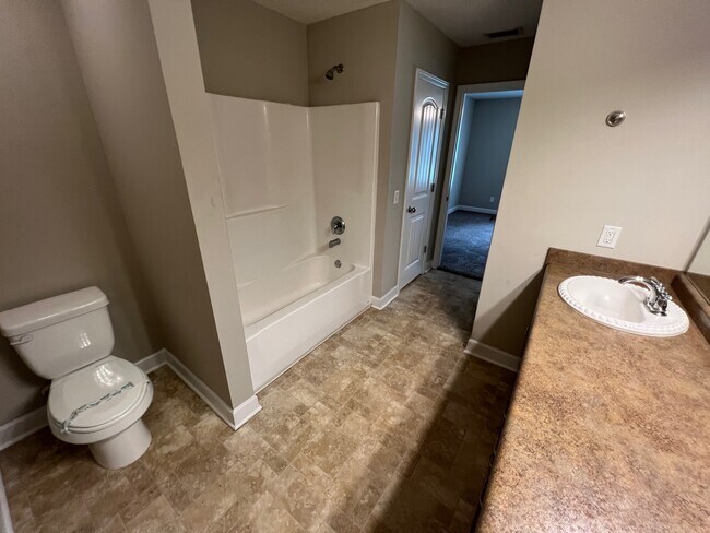 Building Photo - 121 Nature Way