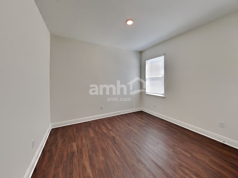 Building Photo - 27653 St Andrews Ave