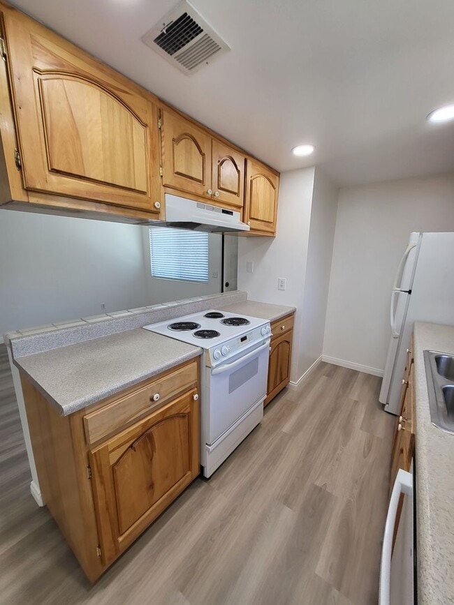 Building Photo - 8838 Mission Vega Ct