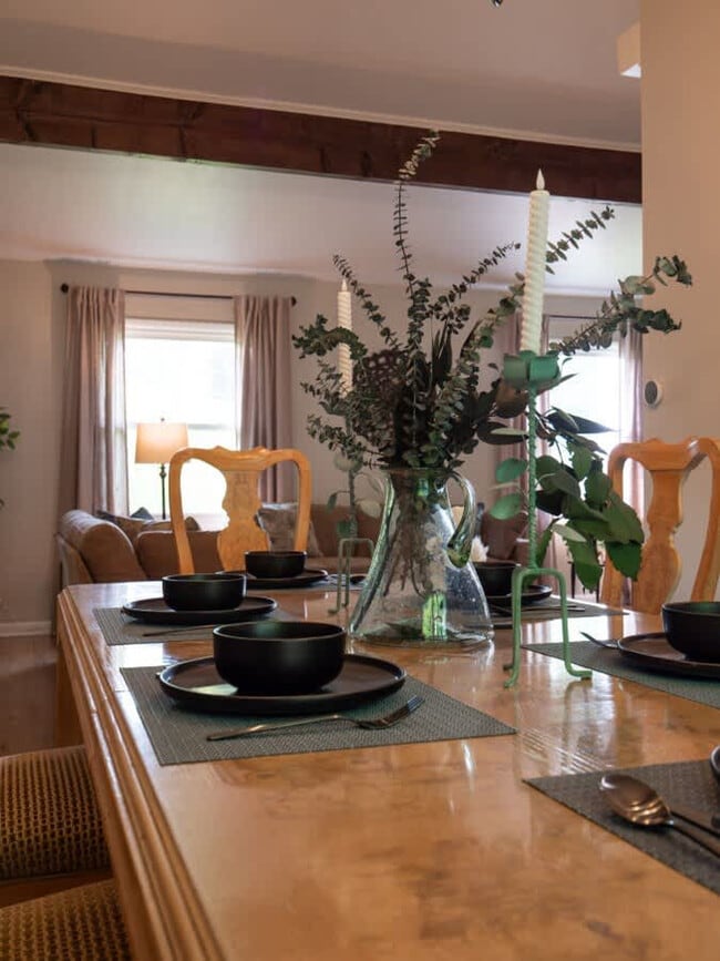 Building Photo - 670 Treeside Dr