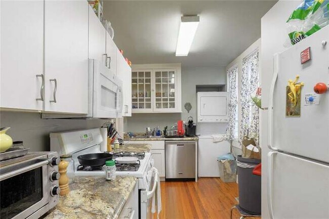 Building Photo - 1030 Short St