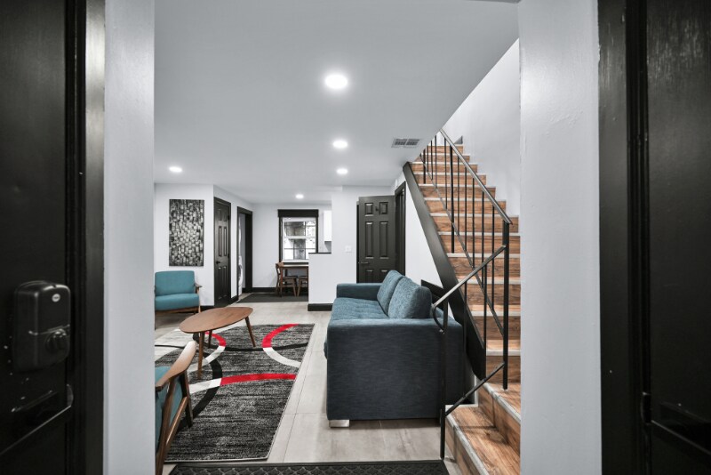 Building Photo - 621 NE 28th St