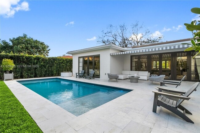 Building Photo - 2015 Country Club Prado