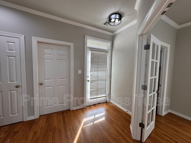 Building Photo - 528 North Willow Pl W