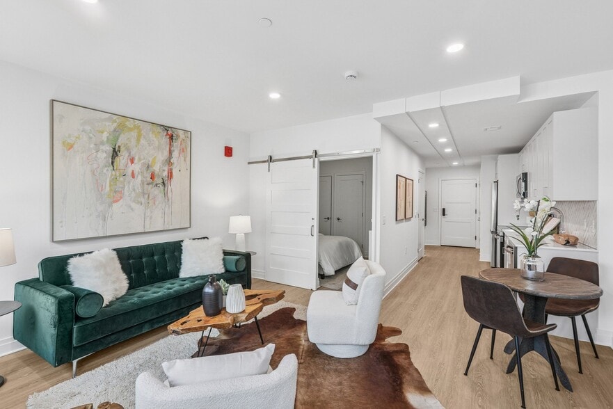 Building Photo - The Guardian