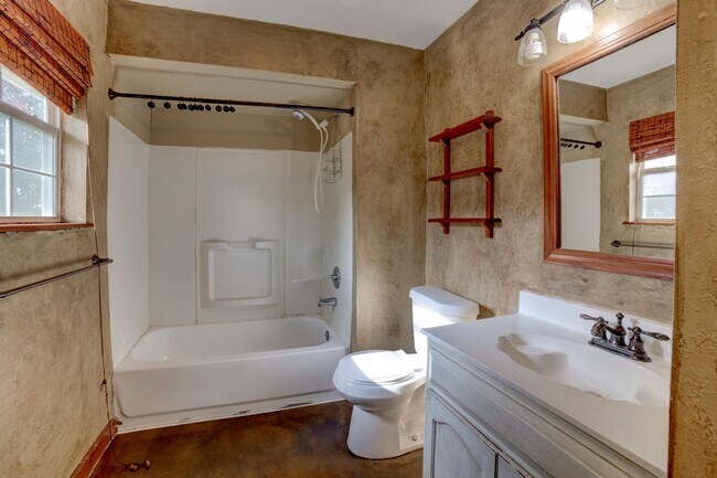 Building Photo - Fantastic Broken Arrow property now up for rent