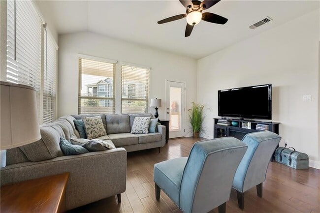 Building Photo - 1016 McCormick Cv