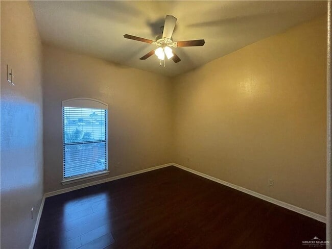 Building Photo - 13 Mimosa St