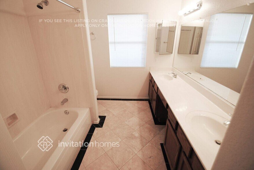 Building Photo - 11411 W Primrose Dr