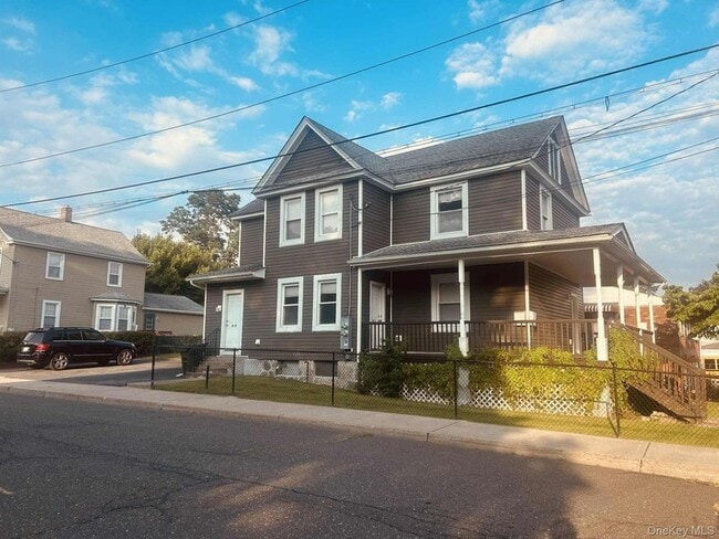 Building Photo - 22 Cozzens Ave