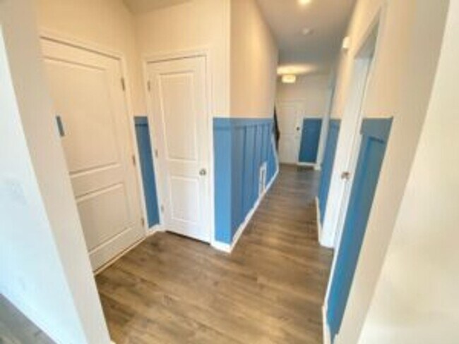 Building Photo - Like New in Longview!