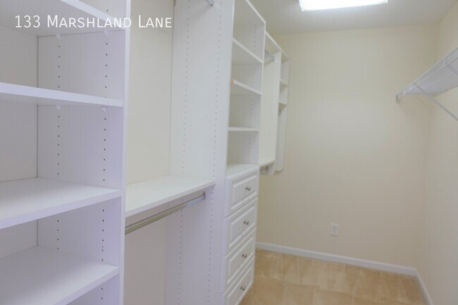 Building Photo - 133 Marshland Ln