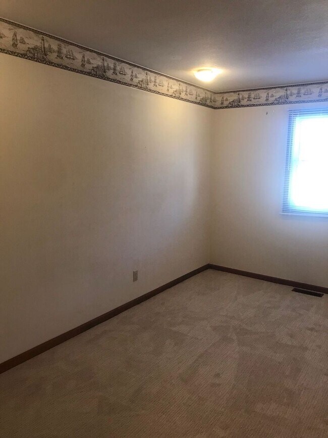 Building Photo - 104 S Short St