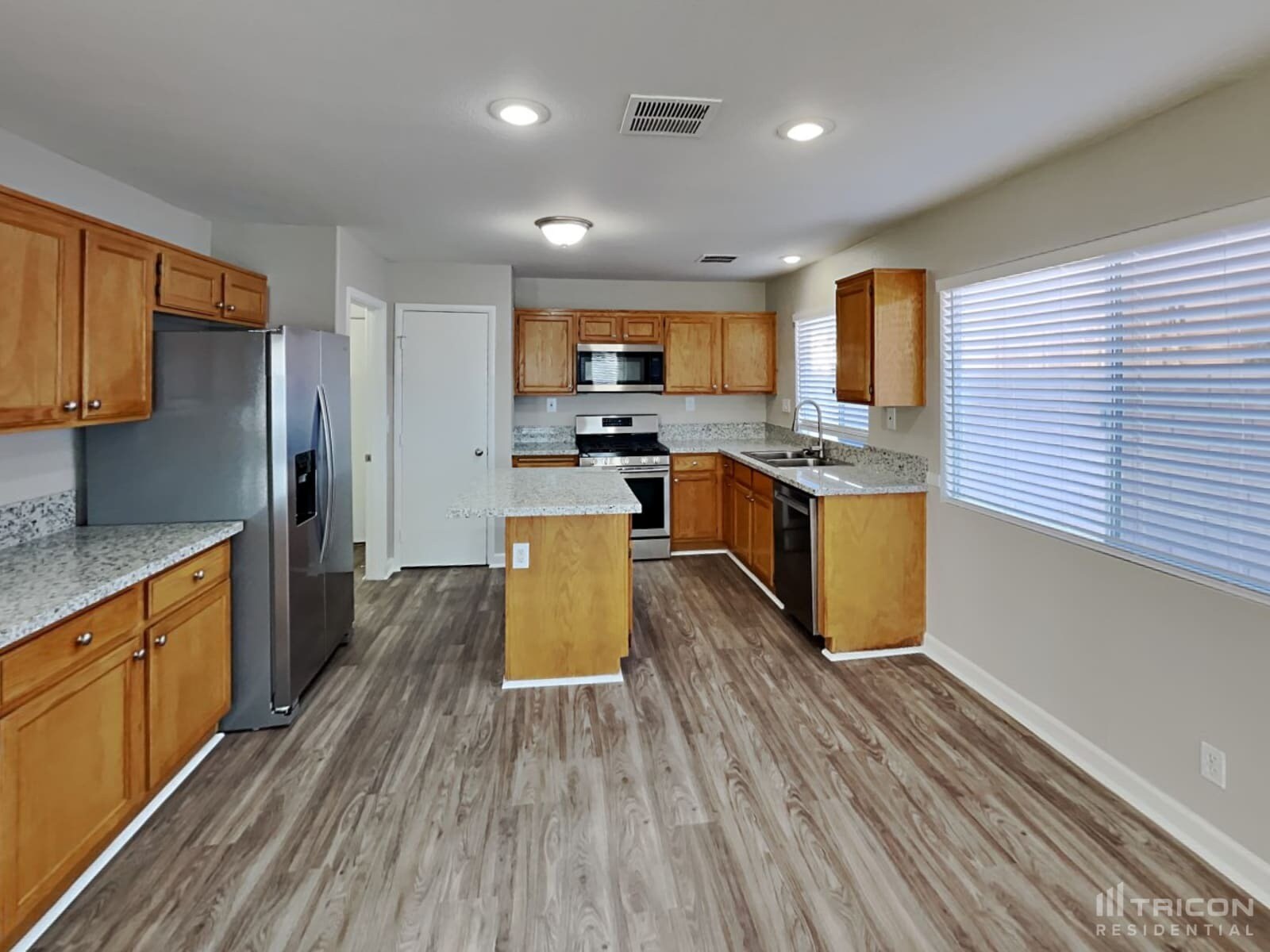 Building Photo - 1933 Desert Sage Ave