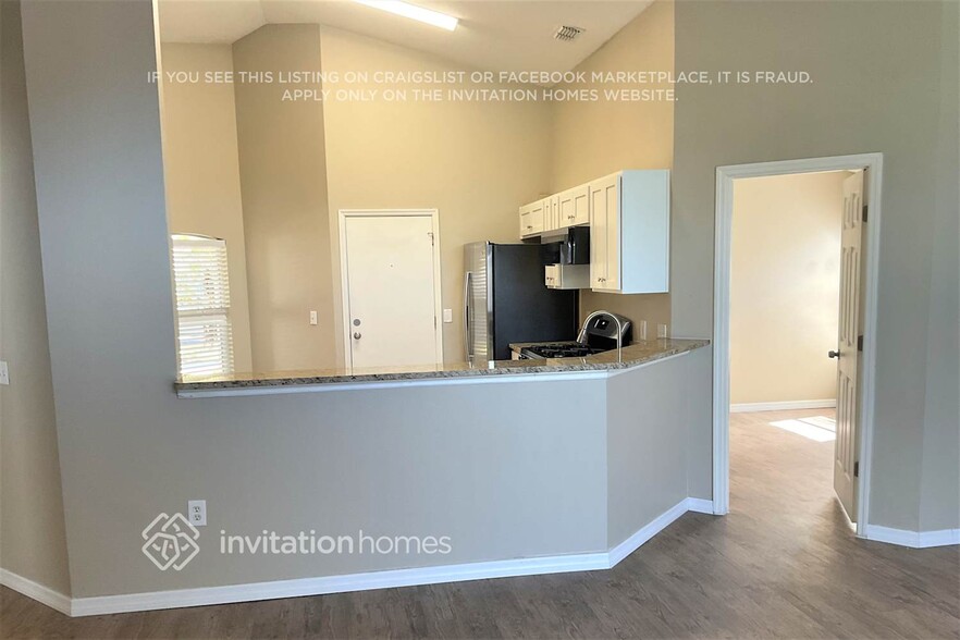 Building Photo - 713 Lady Diana Dr