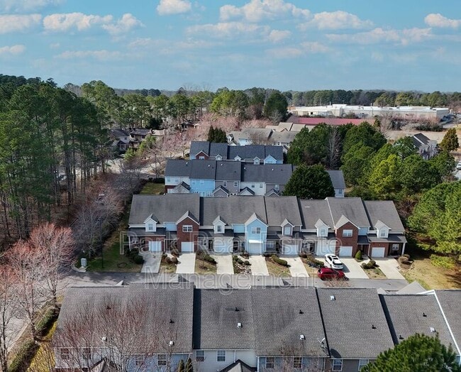 Building Photo - 285 Plaza Dr