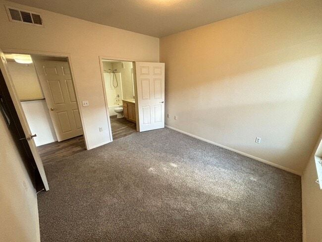 Building Photo - Fantastic 2Bed/2Bath Condo in Southwest Area