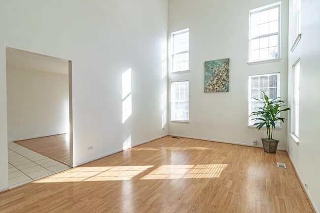 Building Photo - 1357 Newport St