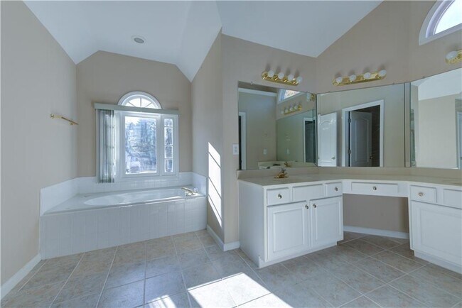 Building Photo - 1474 Lake Heights Cir