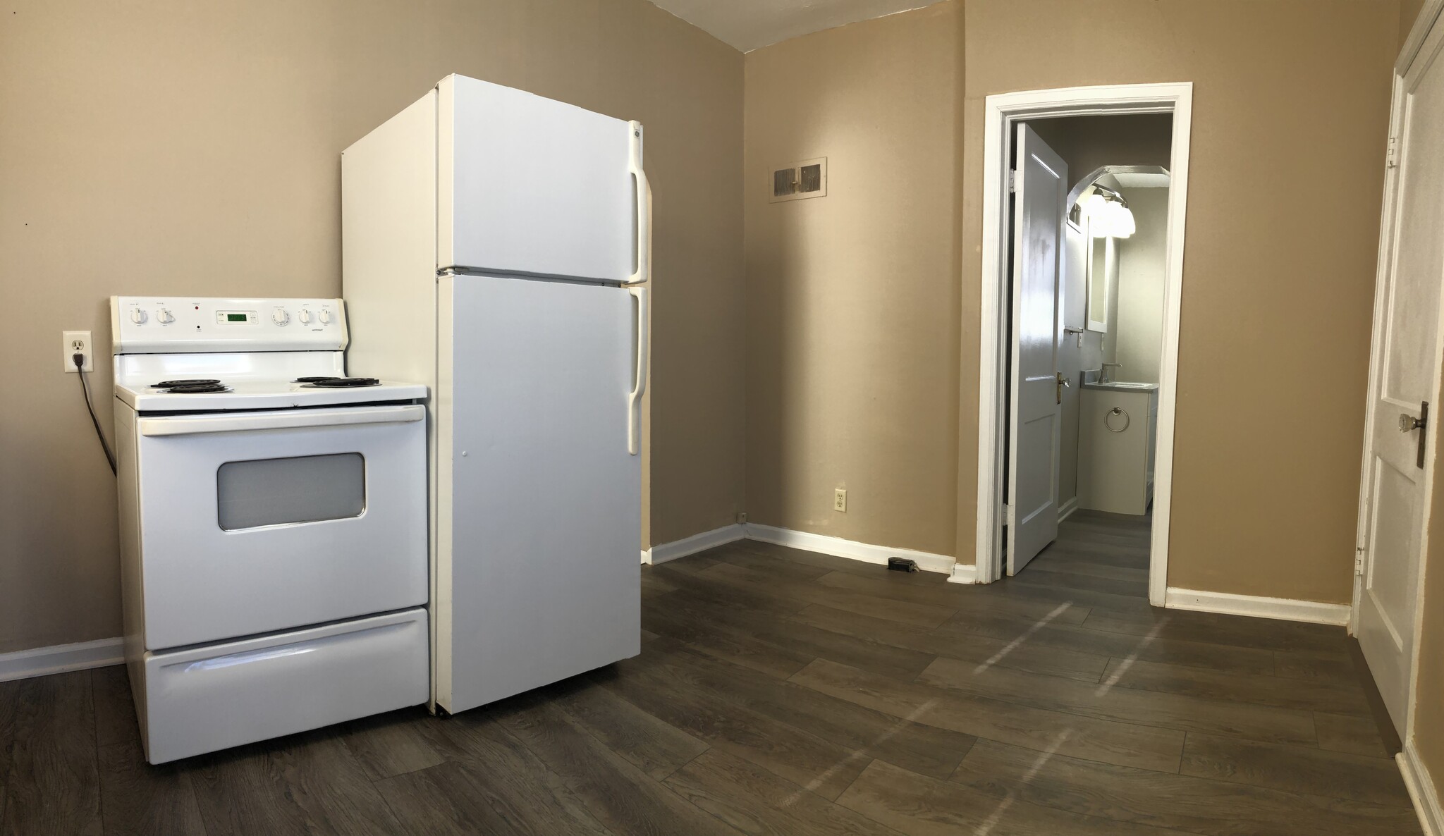 Kitchen - 306 Commercial St