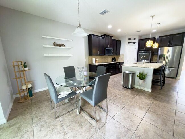 Building Photo - 14823 Golden Sunburst Ave