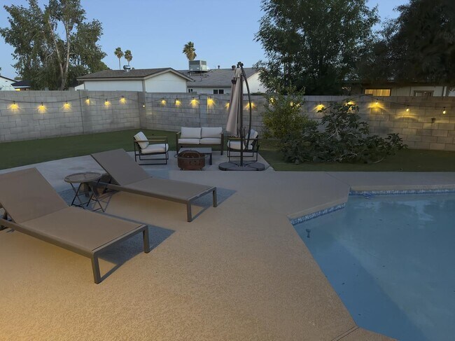 Building Photo - 3649 E Emile Zola Ave