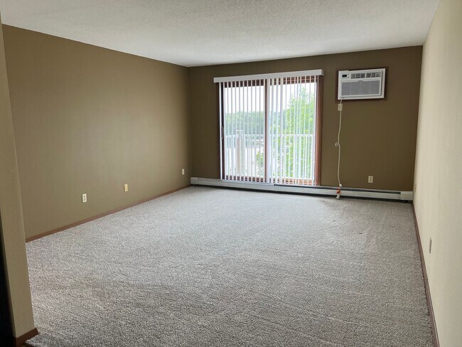 Building Photo - Benton Heights