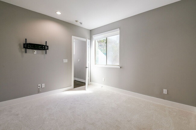 Building Photo - 3215 Garrow St