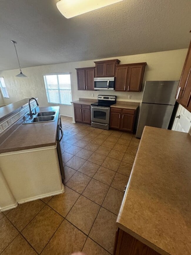 Building Photo - Spacious Updated One-Story Home in Northwest San Antonio