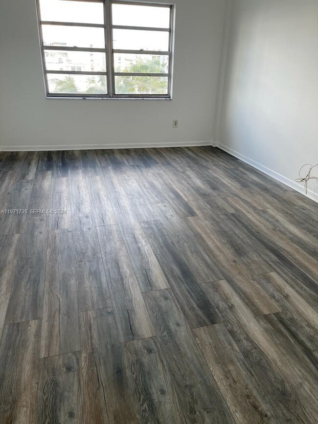 Building Photo - 1450 Lincoln Rd