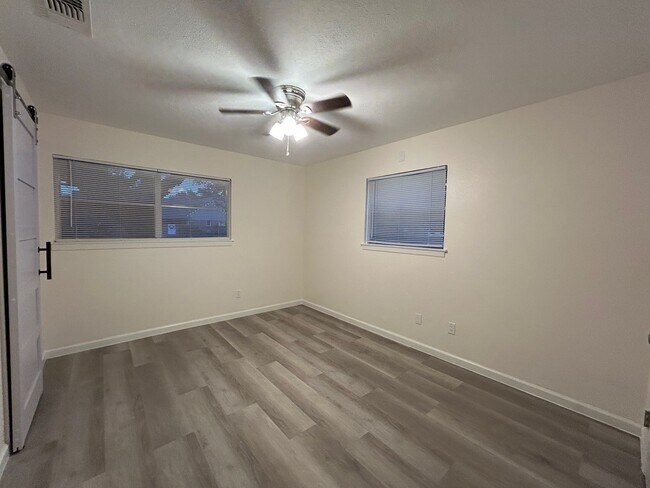 Building Photo - 3210 Valley Brook Dr